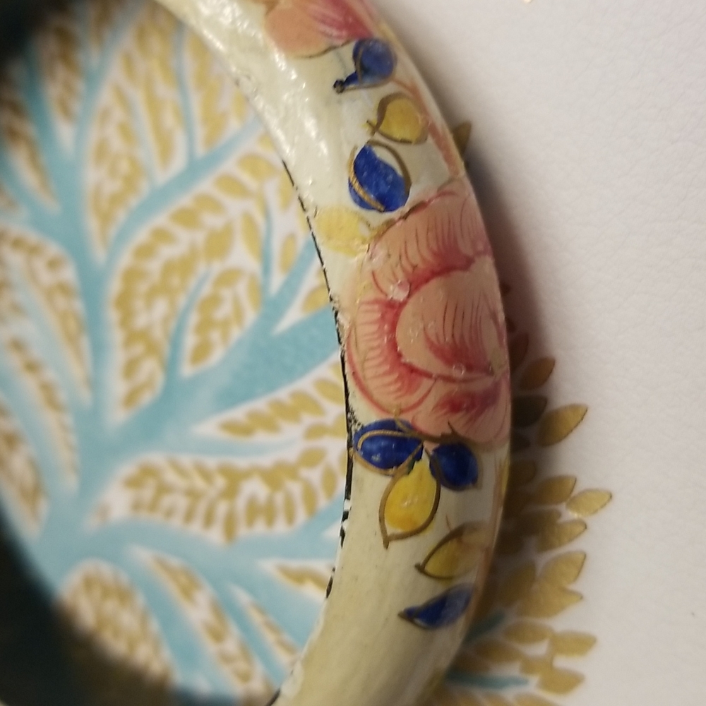 $5 ITEM. Beautiful vintage wooden bracelet 💚 MUST BE BUNDLED WITH OTHER ITEMS - Picture 2 of 8